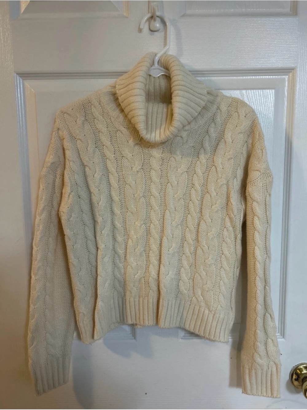 Olive & Oak Cream Cable-Knit Turtleneck Sweater